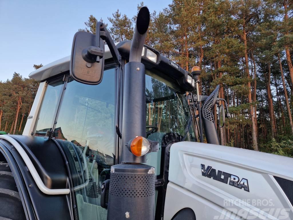 Valtra N103.4 Tractors