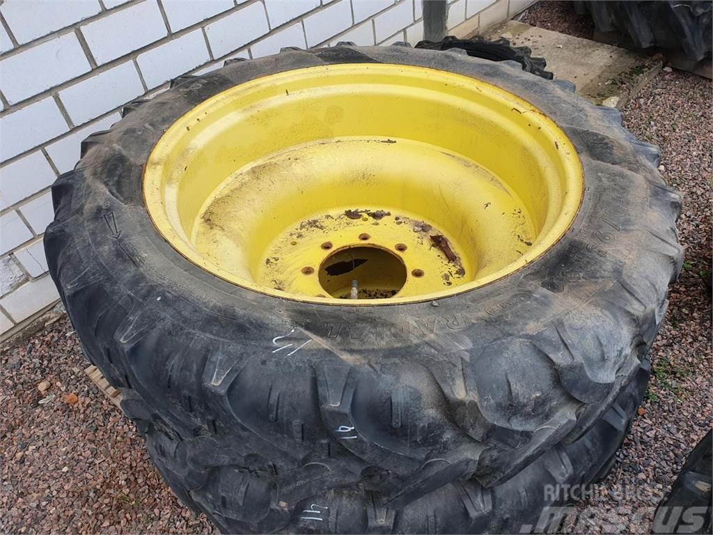 Kleber 270/95R32 Tyres, wheels and rims
