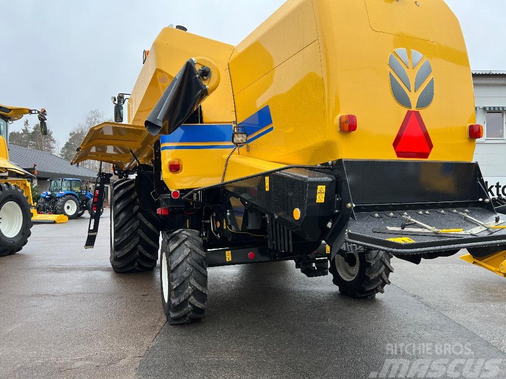 New Holland TC 4.90 RS, 15” ny! Omg. lev! Combine harvesters