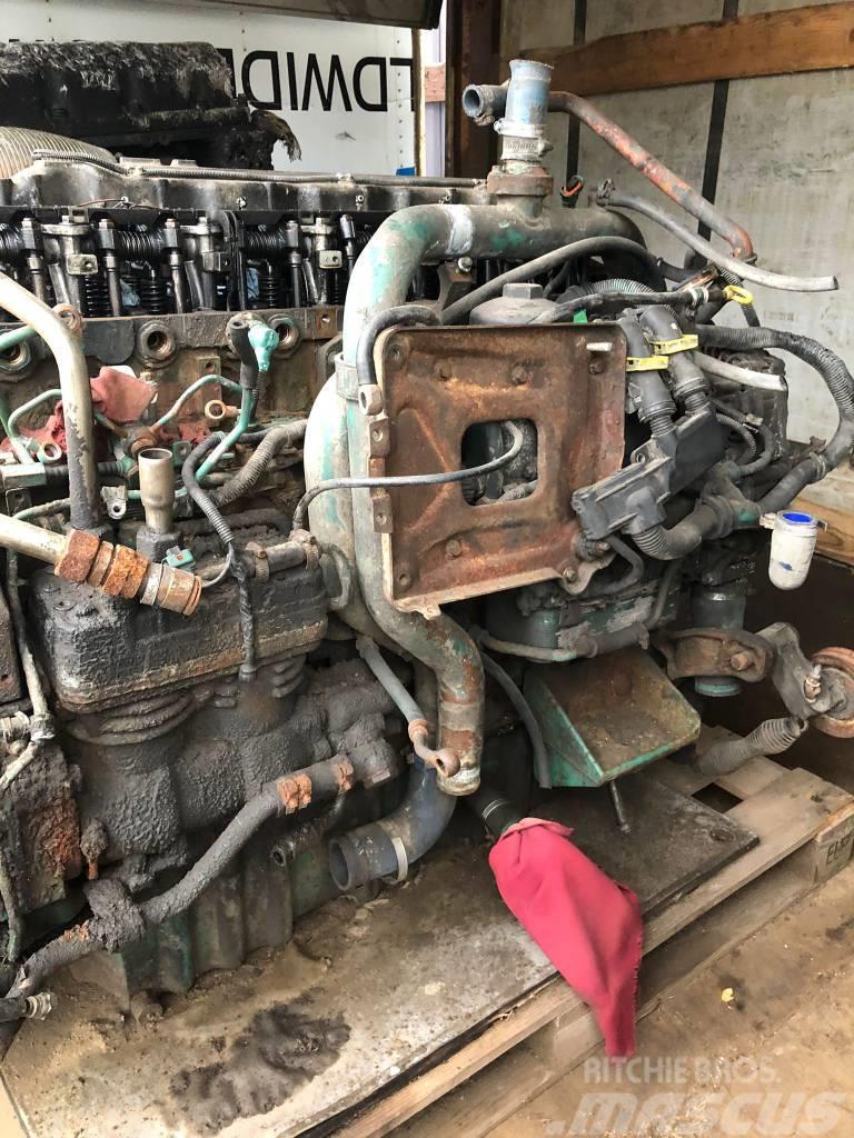 Volvo 290  ENGINE for buss mising head cover Engines