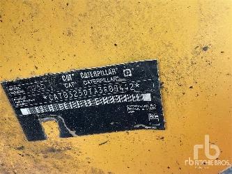 CAT 325D