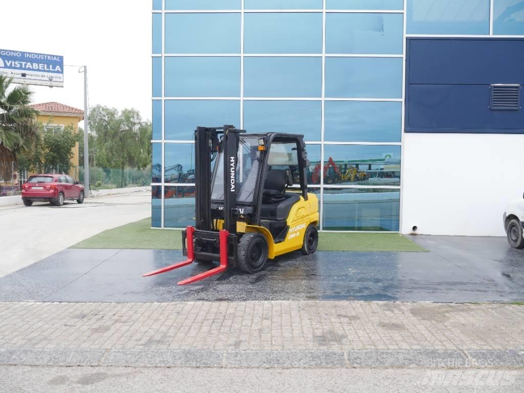Hyundai 25 D-9 Diesel Stapler
