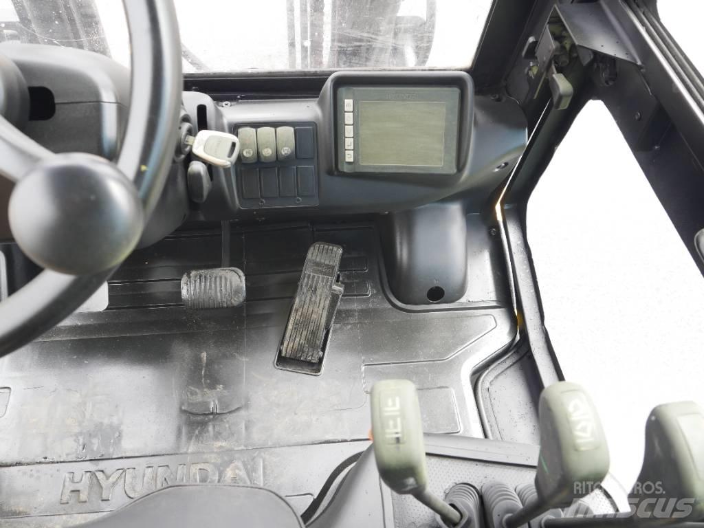 Hyundai 25 D-9 Diesel Stapler