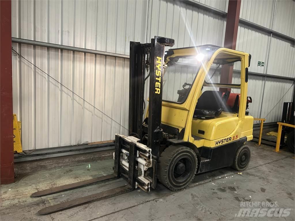 Hyster H2.5FT Gas Stapler