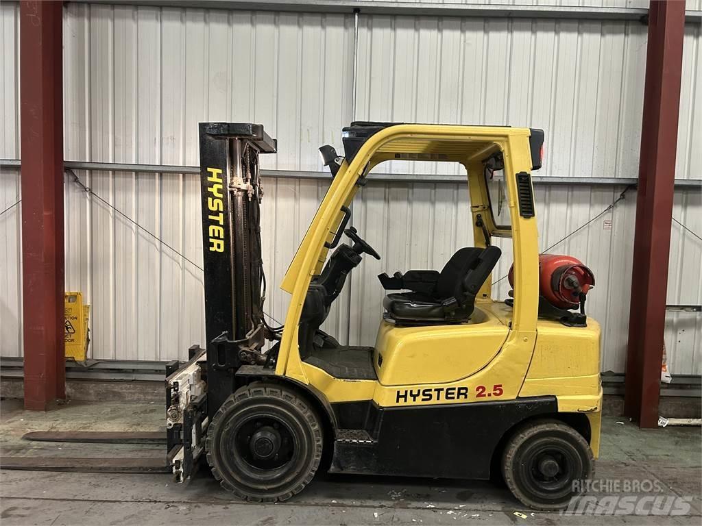 Hyster H2.5FT Gas Stapler