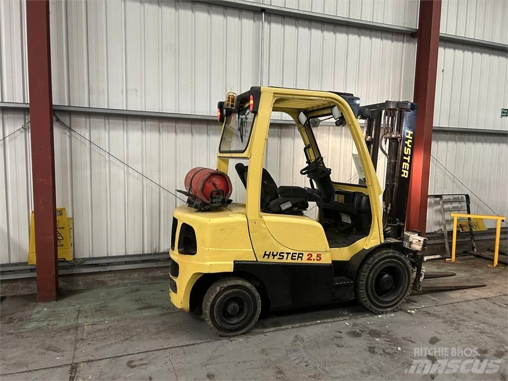 Hyster H2.5FT Gas Stapler