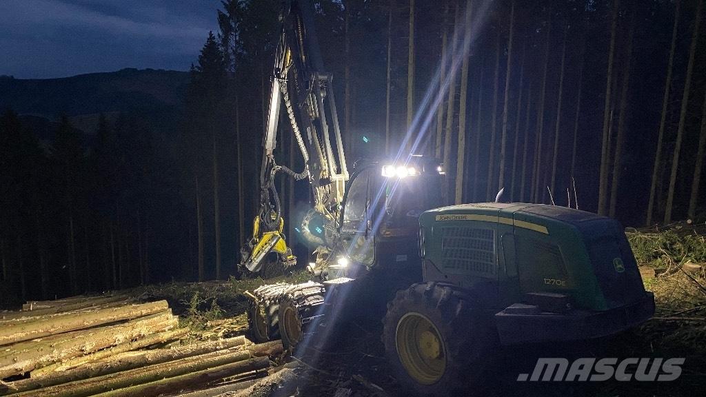 John Deere 1270 E Harvester