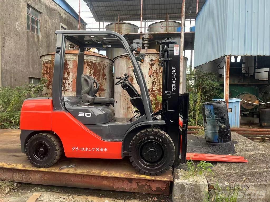 Toyota FD 30 Diesel Stapler