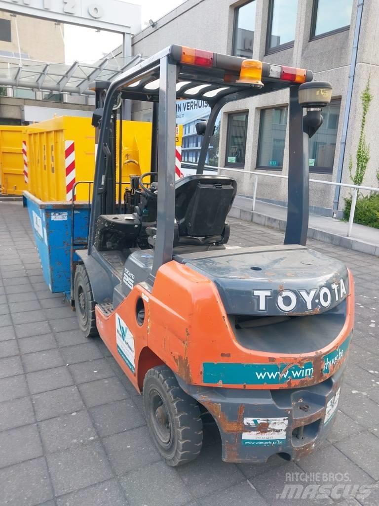 Toyota 8 FDF 25 Diesel Stapler