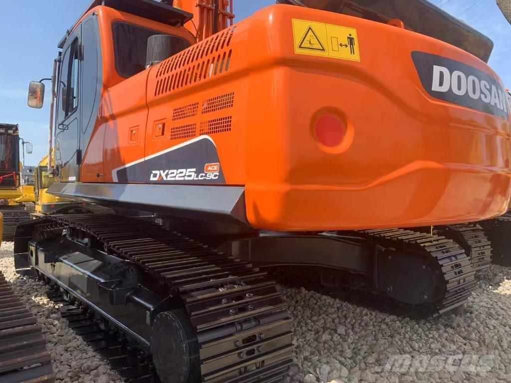 Doosan DX 225 Raupenbagger