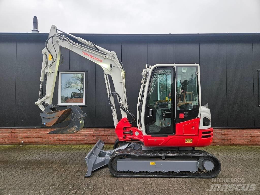 Takeuchi TB250-2 Materialumschlag