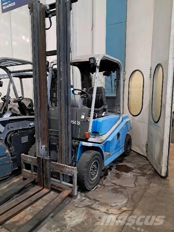 Cesab DRAGO HN 250 Diesel Stapler