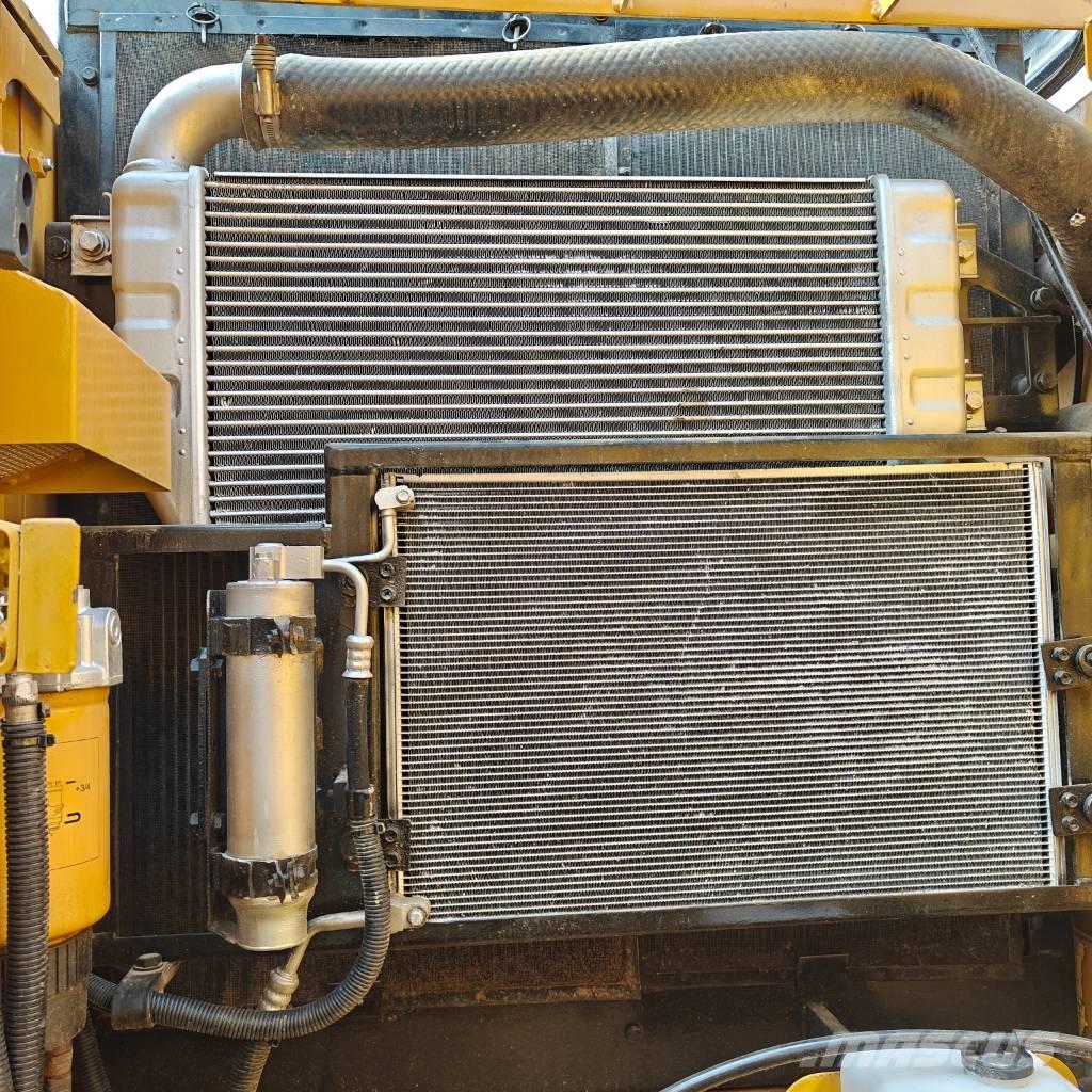 CAT 323D2 Raupenbagger