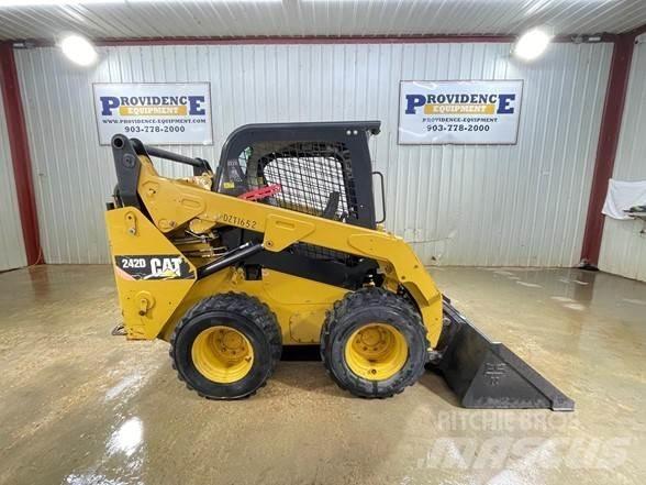 CAT 242D Kompaktlader