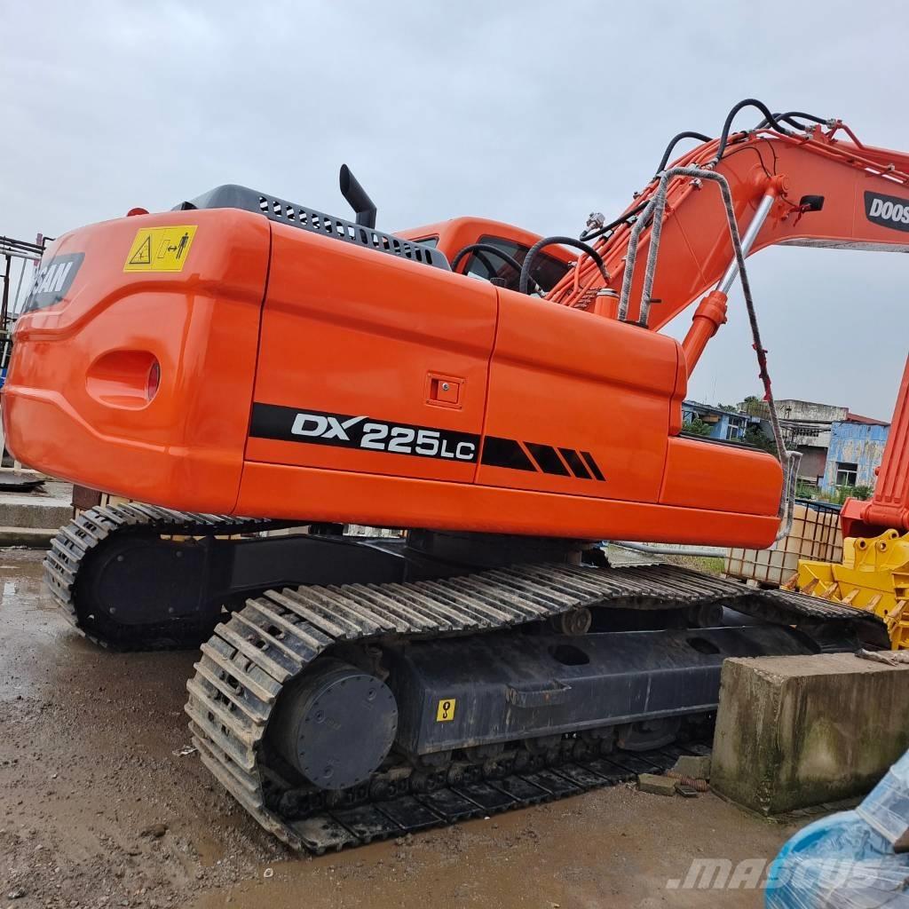 Doosan DX 225 Raupenbagger
