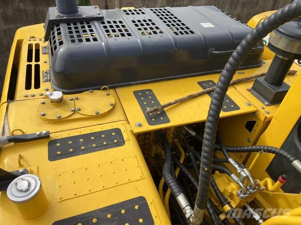 Komatsu PC 220-8 Midibagger  7t - 12t
