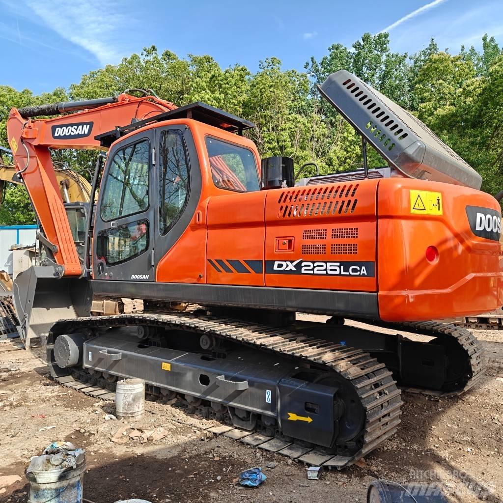 Doosan DX 225 LCA Raupenbagger