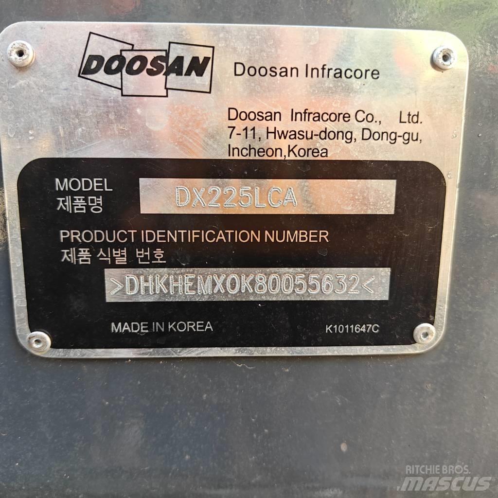 Doosan DX 225 LCA Raupenbagger