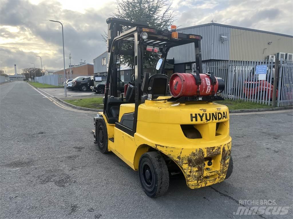 Hyundai 35L-7A Gas Stapler