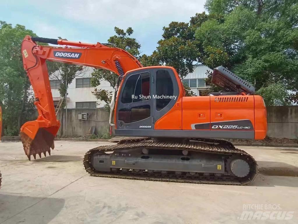 Doosan DX 225 LC Raupenbagger