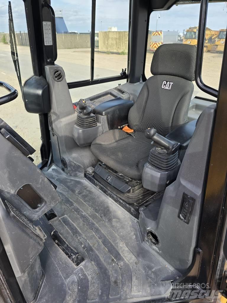 CAT D 3 LGP Bulldozer