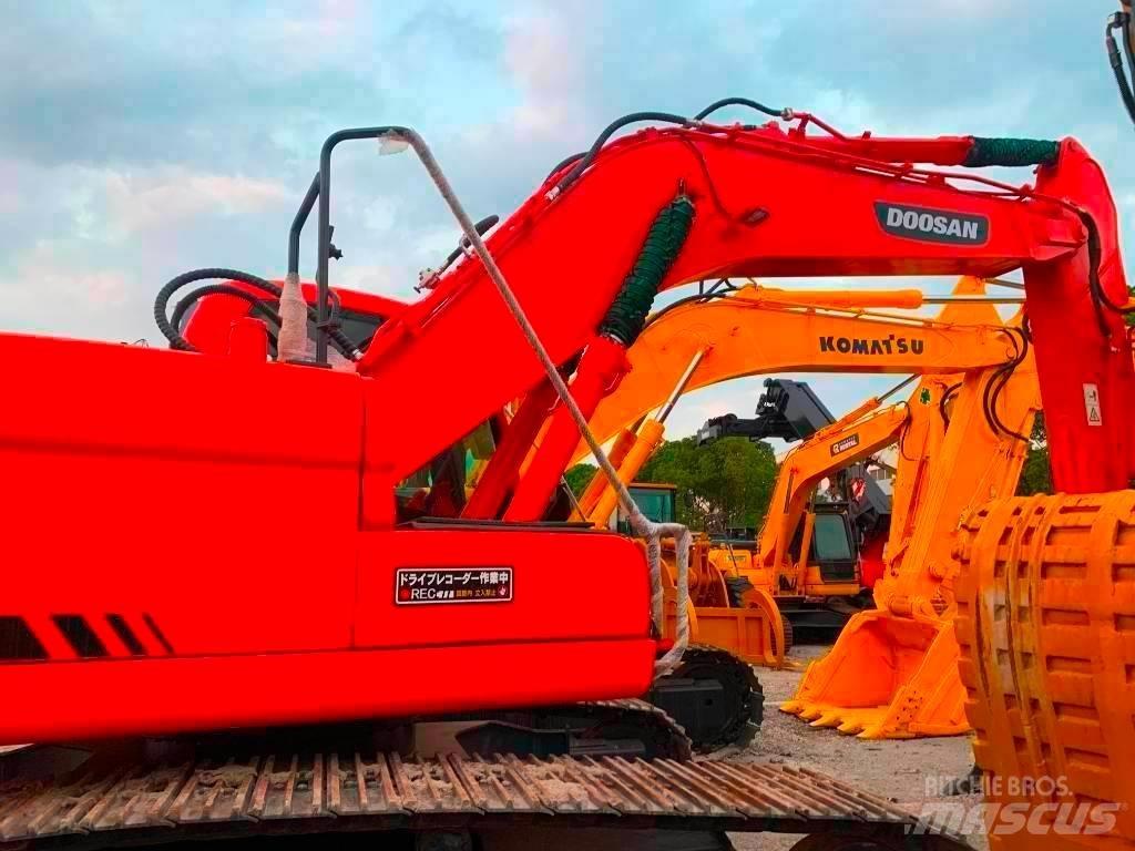 Doosan DX 225 LC Raupenbagger