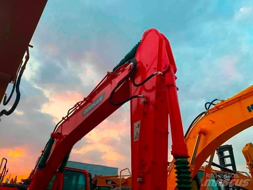 Doosan DX 225 LC Raupenbagger