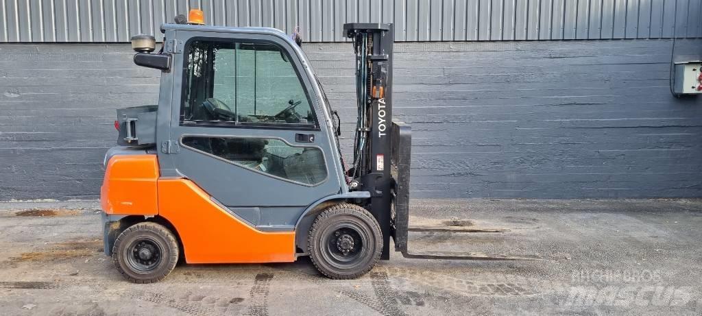 Toyota 8 FDF 25 Diesel Stapler