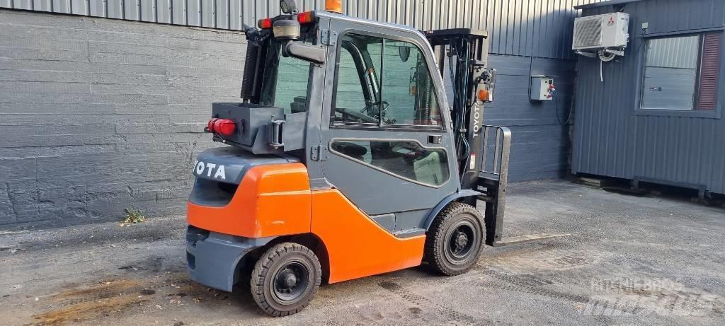 Toyota 8 FDF 25 Diesel Stapler