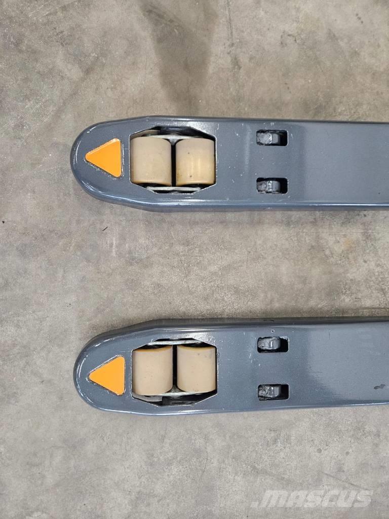 Crown WT 3040 E Gabelstapler mit Fahrerstand