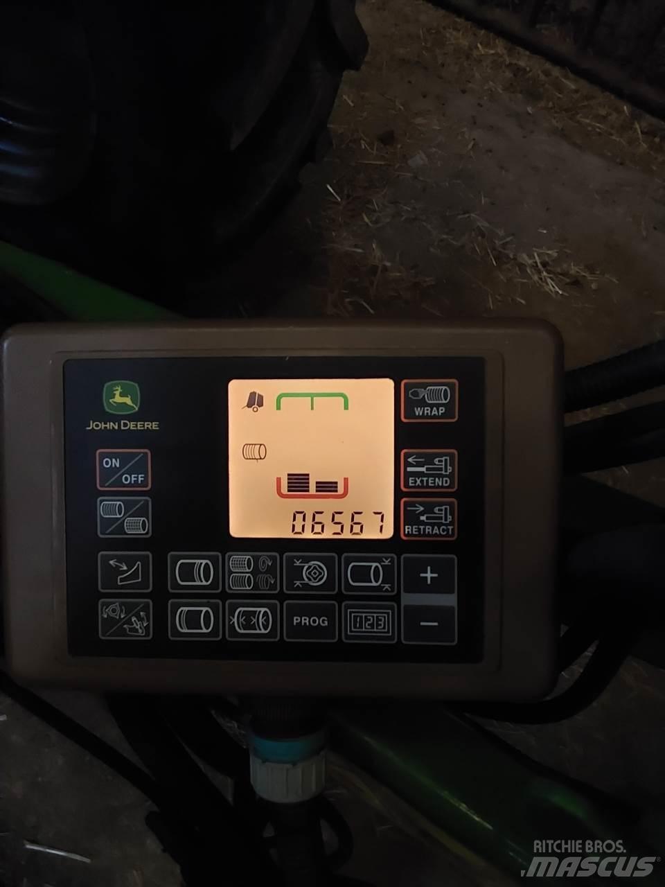 John Deere V 451 M Rundballenpressen