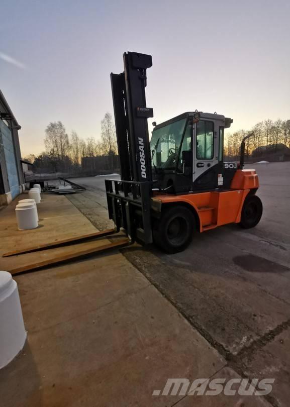 Doosan D90S-7 Diesel Stapler