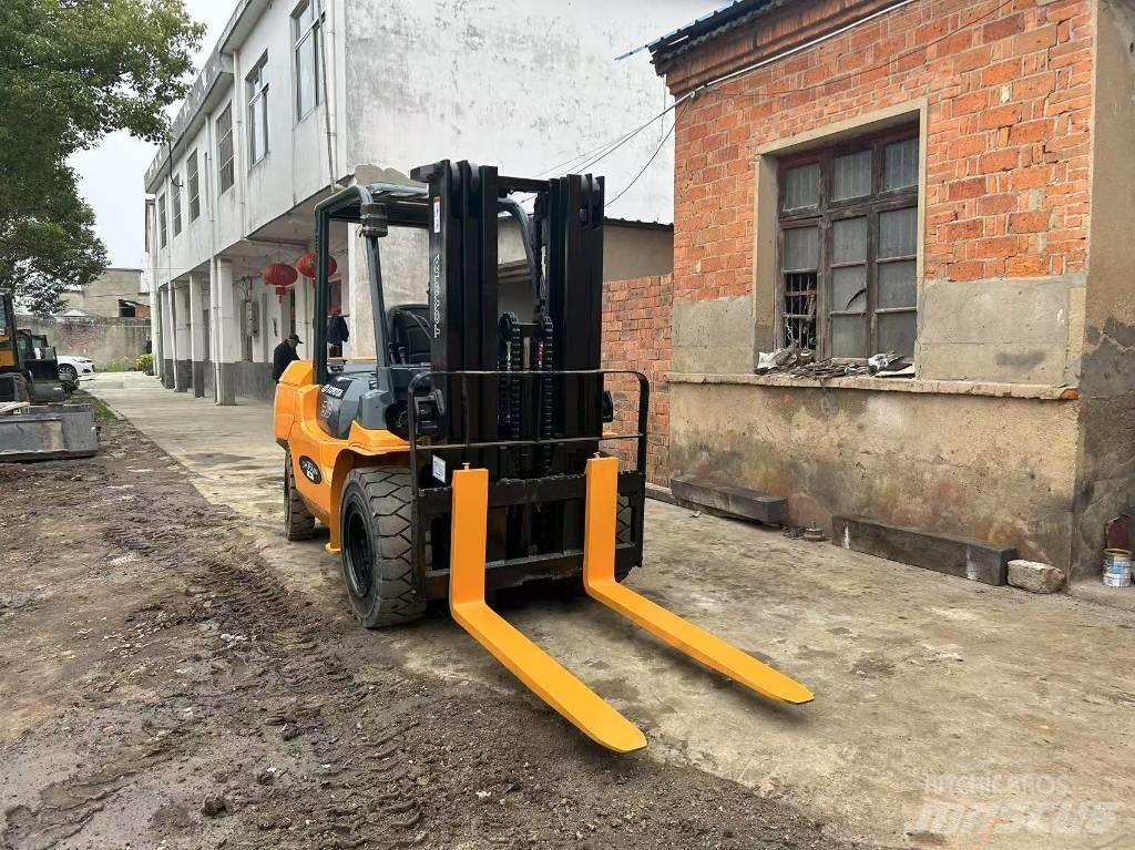 Toyota 5 ton Diesel Stapler