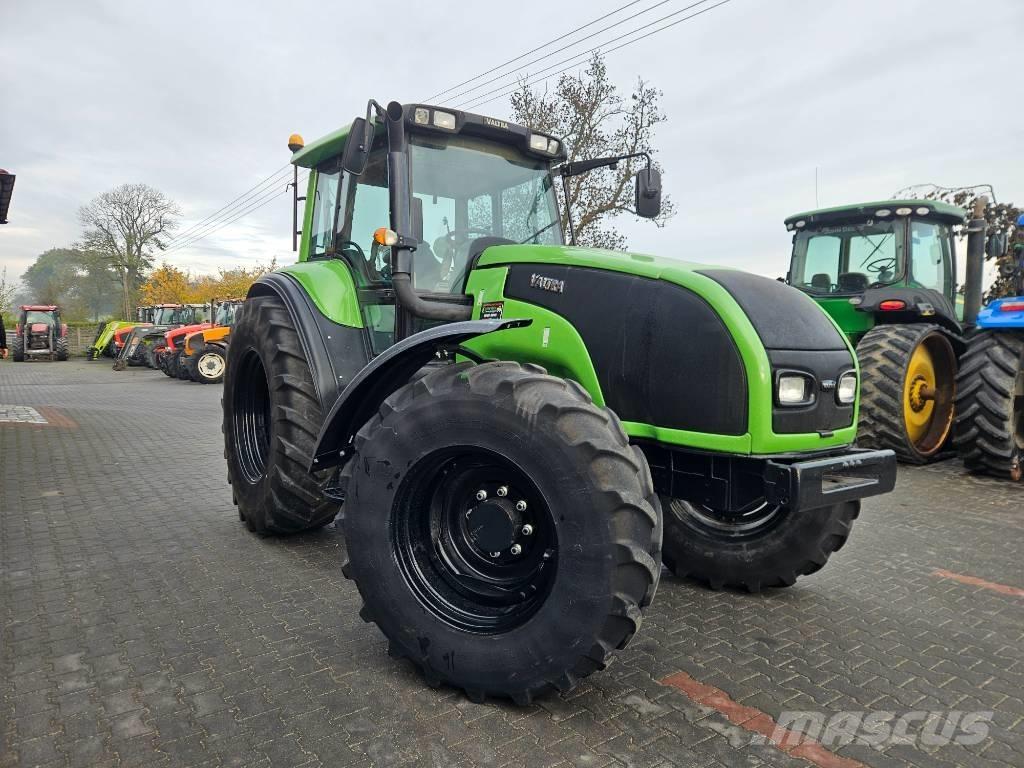 Valtra T 120 Traktoren