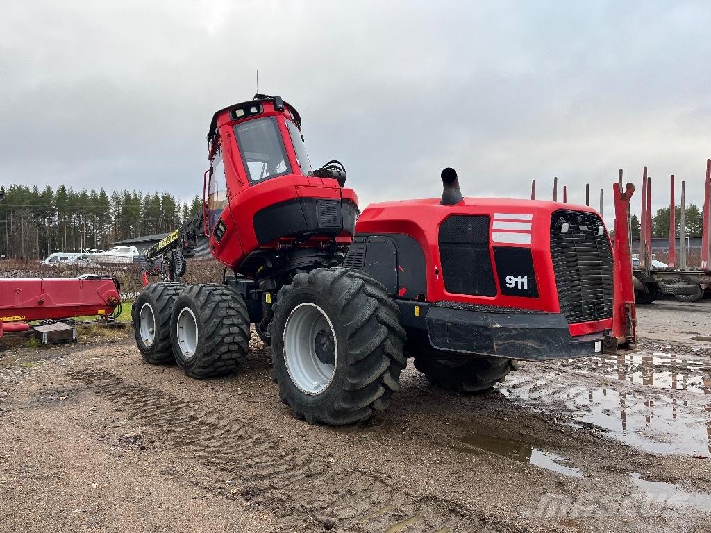 Komatsu 931 Harvester