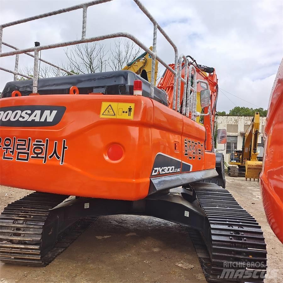Doosan DX300 Raupenbagger