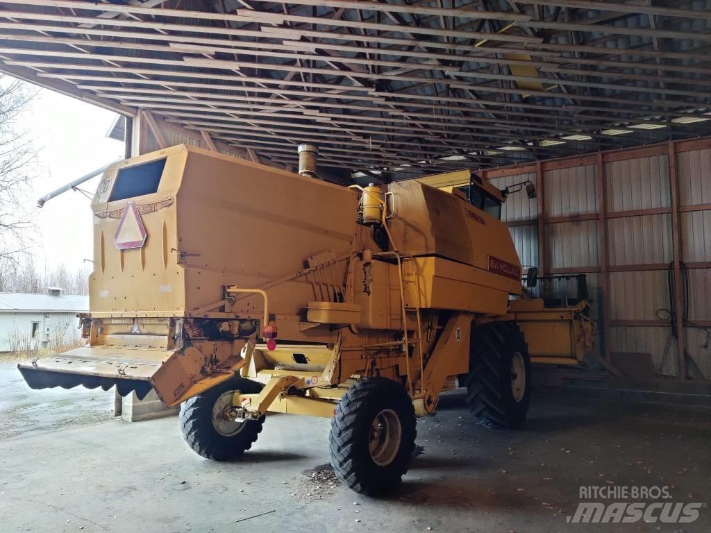 New Holland 8030 Mähdrescher