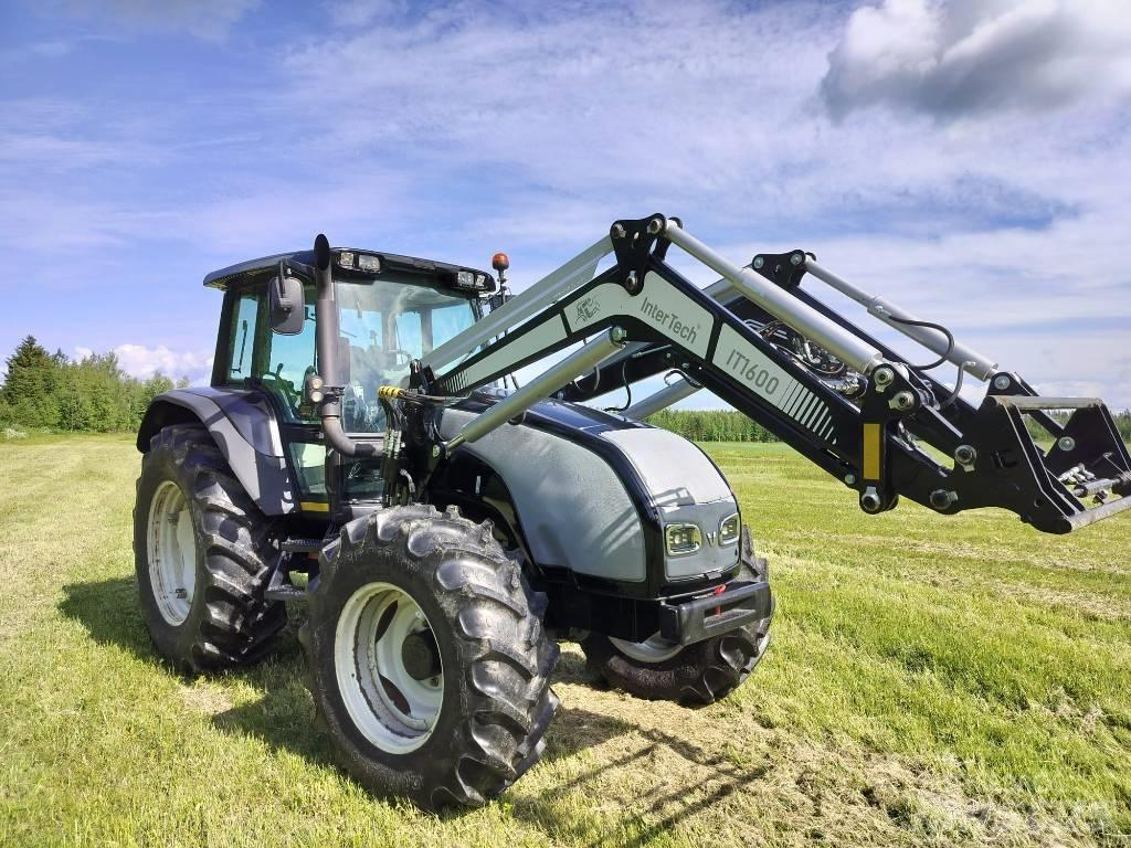 Valtra T120 Hitech Traktoren