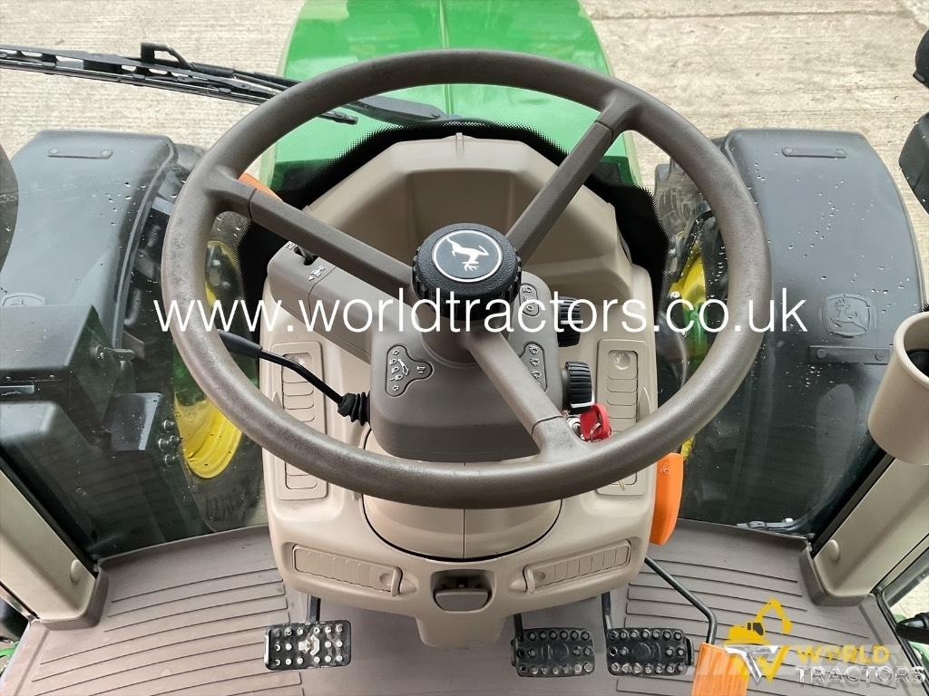 John Deere 6100 M Traktoren