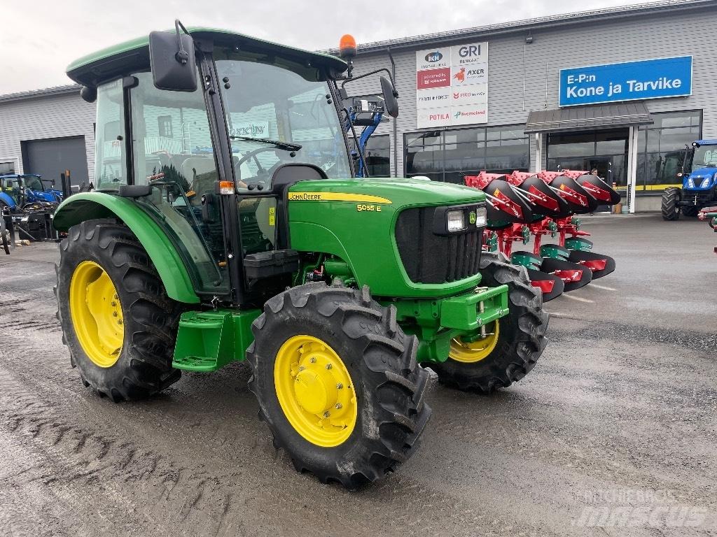 John Deere 5055 E Traktoren