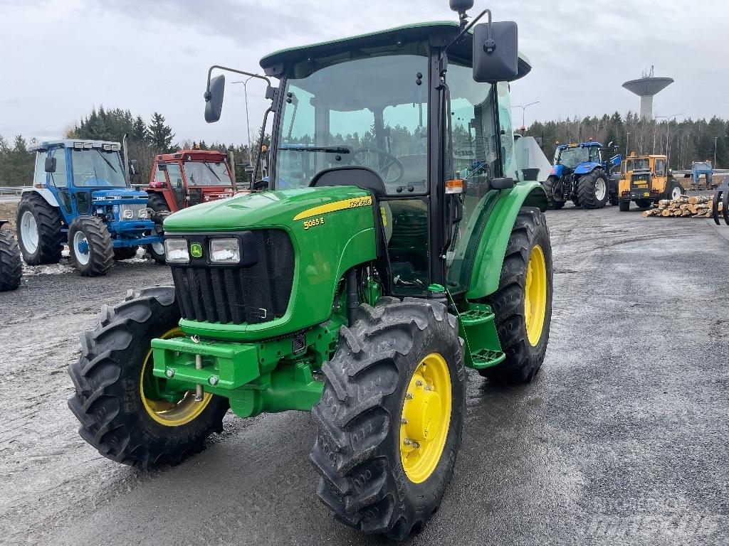 John Deere 5055 E Traktoren