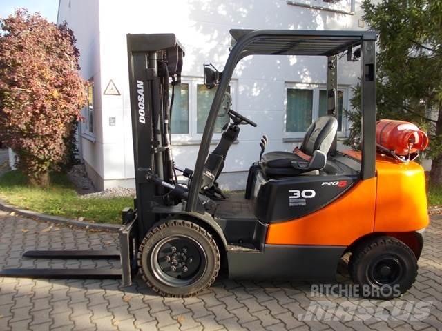 Doosan G 30 E Gas Stapler