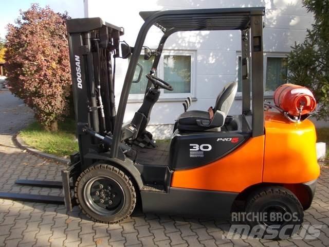 Doosan G 30 E Gas Stapler