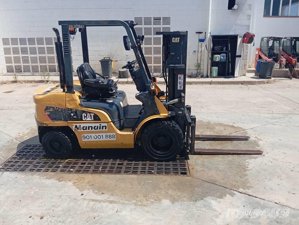 CAT DP 30 NT Diesel Stapler