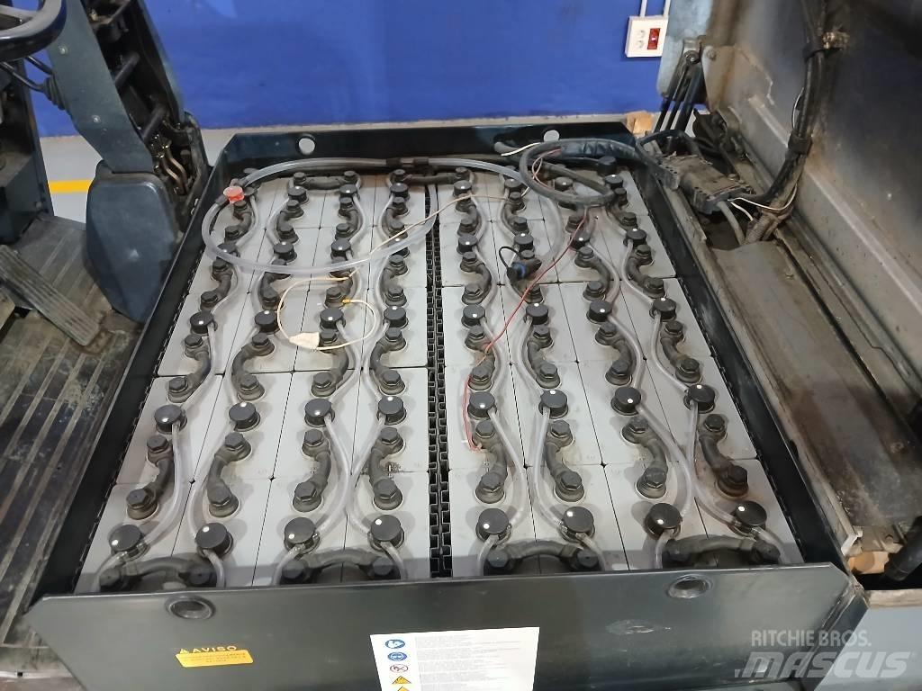 Nissan GQ02 L 30 CU Elektro Stapler