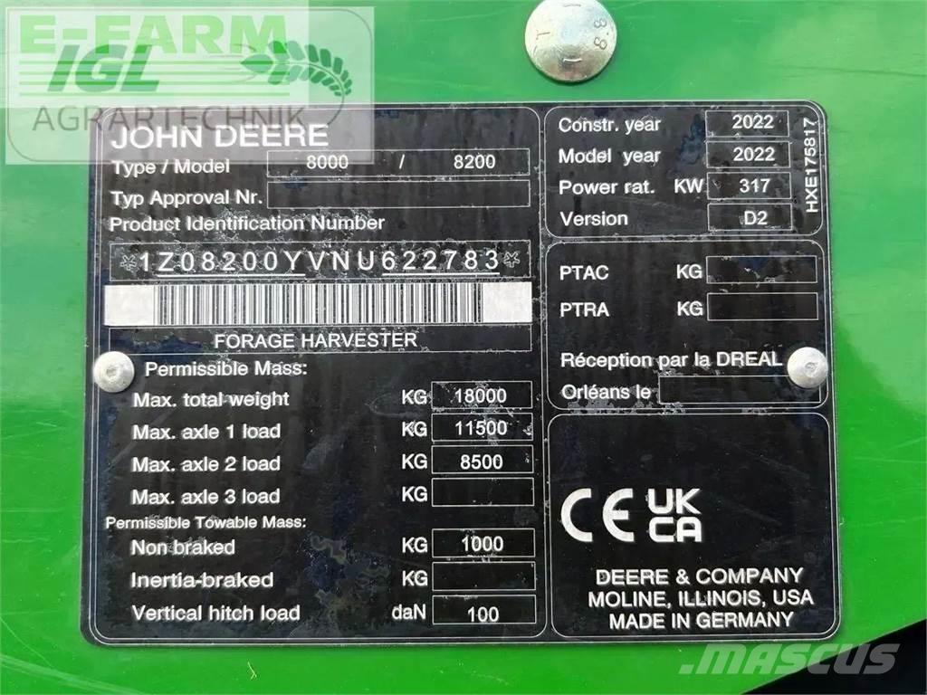 John Deere 8200 i Selbstfahrende Häcksler