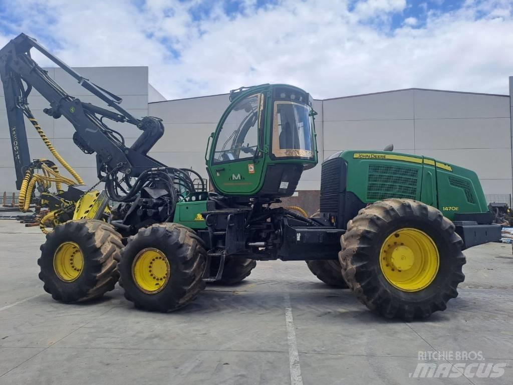 John Deere 1470E Harvester