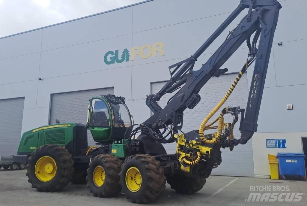 John Deere 1470E Harvester