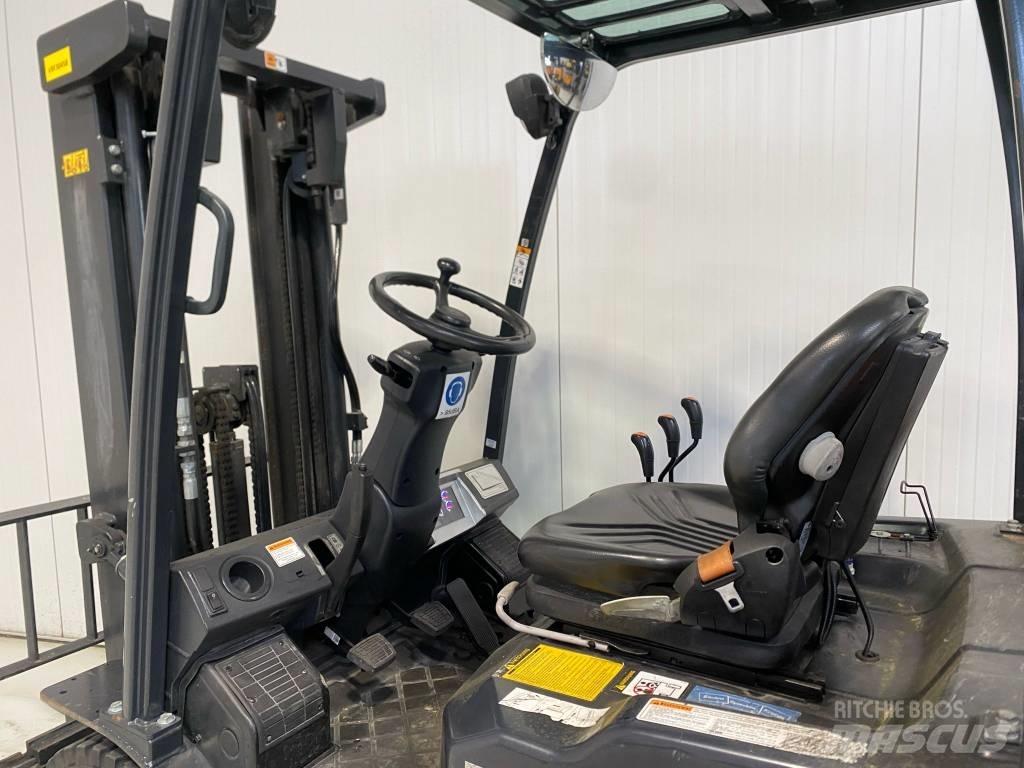 Doosan G25N-7 Gas Stapler