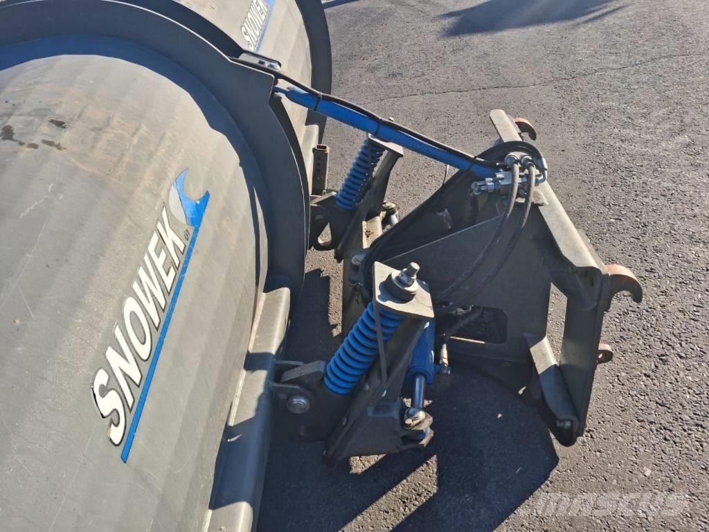 Snowek Alueaura 3200 Schneeschilde und -pflüge